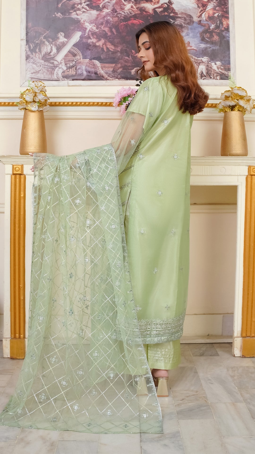 Crystal-Embellished Auraganza Outfit with 4-Sided Net Dupatta