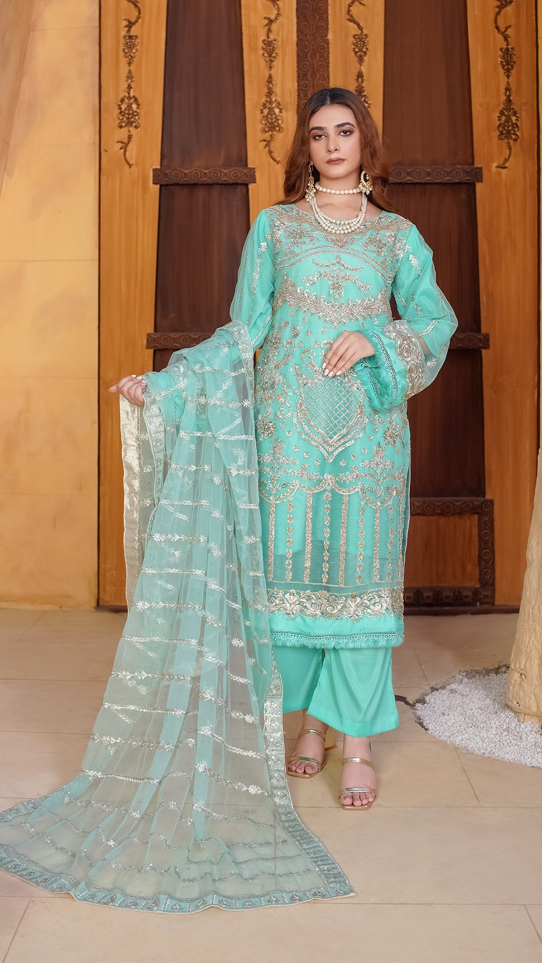 Crystal-Embellished Auraganza Outfit with 4-Sided Net Dupatta